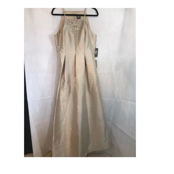 NWT Vince Camuto Beaded Neck Ballgown w/ Shawl - Picture 4 of 8